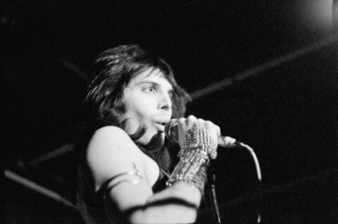 1972 - i Queen firmano il loro primo contratto 